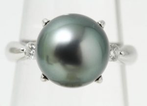 Ｐｔ９００　黒真珠１０．７ｍｍ　ダイヤ０．１２ｃｔ　６．９ｇ