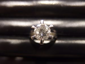 関内でダイヤモンドを売るなら買取専門店 大吉 カトレヤプラザ伊勢佐木店。