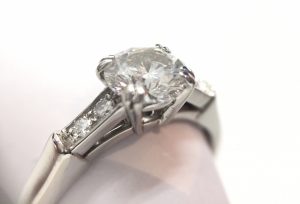 ダイヤ,逗子・買取・大吉逗子店・生前整理・楽天リサーチ,ライカ,化粧品,口紅,カルティエ,ダンヒル,ライター、工具,マキタ,リョービ,紙幣,中国紙幣,銀製、食器、皿,ヴィトン,ケータイ、べっ甲,かんざし,時計.ジーショック -、象牙,麻雀、スワロフスキー、時計、ブランド 、セイコー、バーバリー,バーバリーズ ,金券、カメラ、レンズ ダイヤモンド 、コーチ、シグネチャー、カメラ。酒,ヘネシー,ロレックス,ロレックス高価買取,バングル (2)