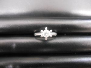 使わない立て爪、ダイヤのリングを買取専門店　大吉　JR八尾店にお売り頂きました。