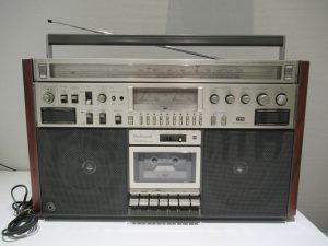昭和レトロなラジカセをお買取りです!