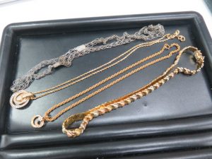 K18　プラチナ　貴金属のアクセサリーをお買取りさせて頂きました。