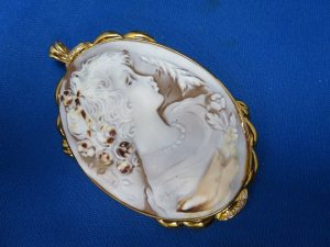 カメオのブローチペンダントをお買取りさせて頂きました。