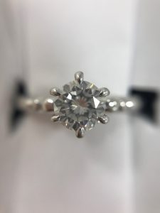 ダイヤモンドを売るなら、買取専門店大吉 イオンモール新小松店にお任せください!