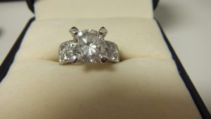 ダイヤモンド　買取り　厚木