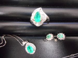 色石(エメラルド) お買取りしました 大吉サンシパーク桑名店です