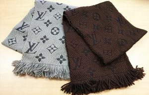 お役目ゴメンの【ヴィトン】のマフラーも、長崎屋小樽店ではお買取り致します!