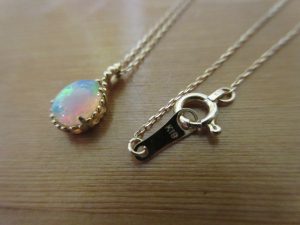 オパール,エメラルド,ルビー,サファイア,翡翠,色石,宝石,貴金属,ダイヤモンド