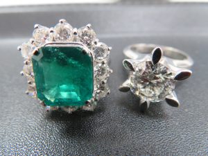 ダイヤモンドリング・エメラルドリング などなどの貴金属をお持ち頂きました。
