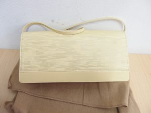 LV ルイヴィトン エピ ヴァニラ オンフルール