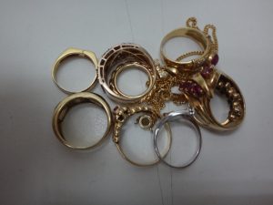 大吉調布店で買取した大量の 金