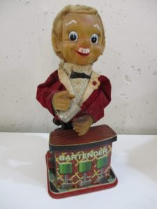 大吉 武蔵小金井店 古いブリキ人形の画像です。