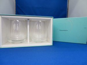 本日はティファニーのペアグラスをお買取りさせて頂きました。