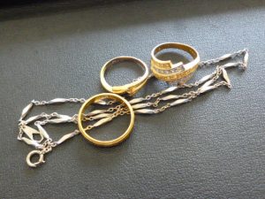 使わないネックレスや指輪(貴金属）お持ちいただきました。買取専門店大吉ゆめタウン中津店です。