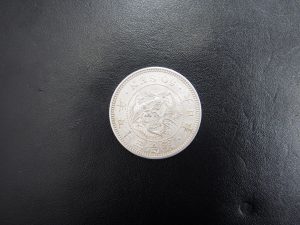 大吉鶴見店は明治30年の50銭銀貨をお買取りしました。