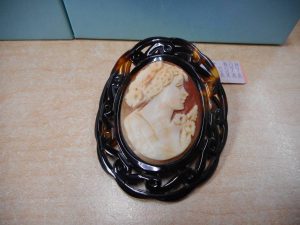 カメオ 鼈甲枠 ブローチ