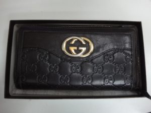 大吉調布店で買取したグッチのサイフ