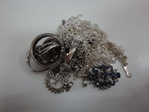 大吉調布店で買取した大量の銀のアクセサリー