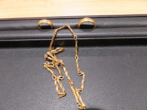 金のネックレス、金のリングのお買取りです。