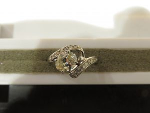 キラキラ光るダイヤモンドのお買取りです。