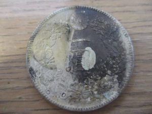 大吉 武蔵小金井店 古銭 1円銀貨の画像です。