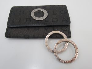 状態の悪いブランド物もお買取りしています。大吉松山銀天街店です。