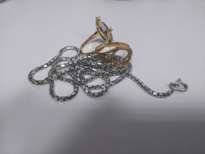 大吉アピタ富士吉原店、貴金属を買取りしました!