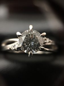 ダイヤモンドのお買取りなら天神橋筋商店街の大吉へ