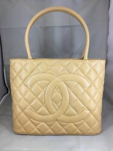 シャネルの鑑定なら天神橋筋商店街の大吉へ