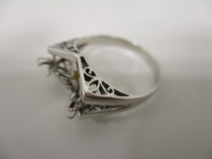 加古郡稲美町付近の大吉イズミヤ西神戸店なら石の取れた指輪も買取可！！