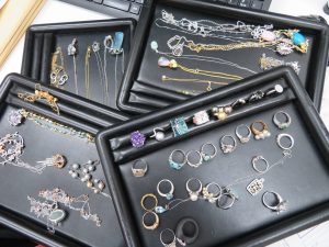 大量の貴金属アクセサリーをお買取りさせて頂きました。