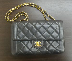 CHANEL ラムスキン マトラッセ ダブルチェーンショルダーバッグ をお買取りさせていただきました。 大吉 聖蹟桜ヶ丘オーパ店です。