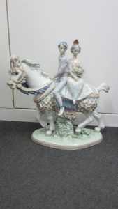 リヤドロ　フィギュリン