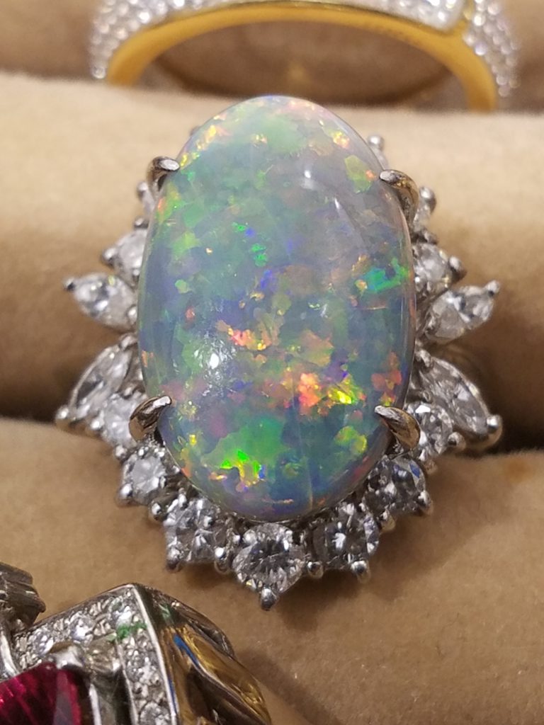 他店で値段の出ないオパール、宝石高価買取致します!買取専門店大吉イオンタウン宇多津店(香川県)