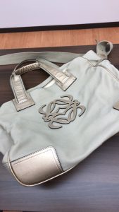 ロエベの買取も大吉松山久万ノ台店にお任せください。