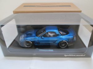 イグニッションモデル 118 ロケットバニー RX-7 FD3S ブルーメタリック