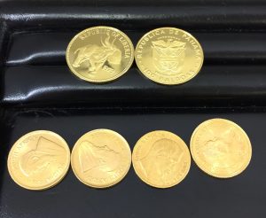 たくさんの金貨お買取り中