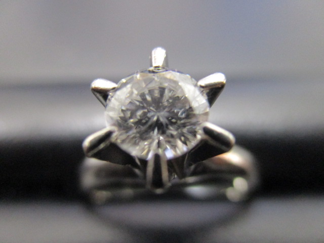 ダイヤモンド買取致します!生駒駅西出口すぐの買取専門店大吉グリーンヒルいこま店です!