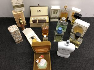 整理・楽天リサーチ,香水,化粧品,ギター,カルティエ,ダンヒル,ライター、金貨,マキタ,リョービ,紙幣,中国紙幣,銀製、香水、皿,ヴィトン,万年筆、ロレックス,ジッポ.Ｎゲージ、象牙,麻雀、グッチ、時計、ブランド 、セイコー、ケリー,オリンパス ,金券、カメラ、レンズ ダイヤモンド 、コーチ、京急、優待券,酒,オメガ,ロレックス,ロレックス高価