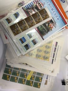 遠方から切手を持って三千里!大量お買取り致しました!!