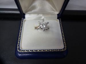 ダイヤのリングもリサイクルしましょう！買取専門店　大吉　JR八尾店はJR八尾駅徒歩約1分。