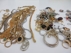 金・プラチナ等の貴金属の買取りは　大吉　イオンタウン山梨中央店にお任せ下さい！