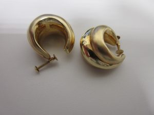 富士の大吉アピタ富士吉原店では貴金属を高価買取しております。