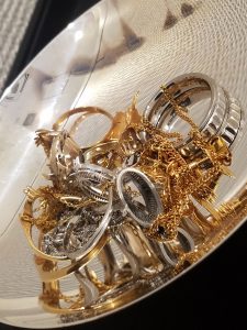 金、プラチナ売るなら今!買取専門店大吉イオンタウン宇多津店(香川県)