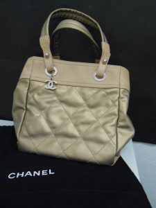 シャネル(パリビアリッツ)をお買い取りいたしました。シャネルのバッグは大吉サンシパーク桑名店にお任せくださいませ