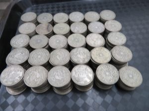 本日は鳳凰の100円銀貨をお買取りさせて頂きました。