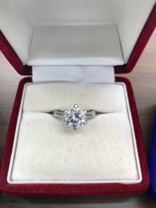 ダイヤモンドリングの買取りは松山市の大吉松山久万ノ台店へ