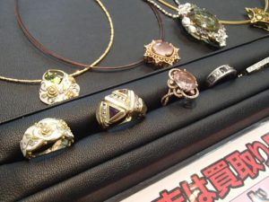 貴金属買取!色石やハイデザイン買取で差が出るのが姶良市・買取専門店大吉タイヨー西加治木店でございます。
