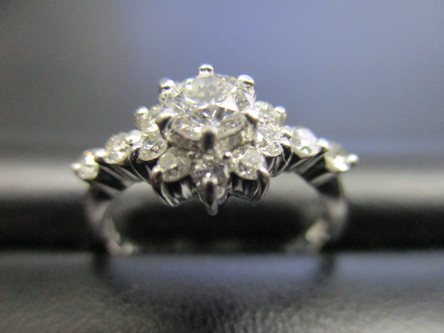 ダイヤモンド高価買取継続中です!奈良線生駒駅すぐの買取専門店大吉グリーンヒルいこま店です。