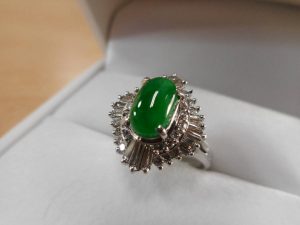 Pt900×翡翠ヒスイ0.80ct×ダイヤモンド取り巻き1.41ct デザインリング指輪12号　6.8ｇ